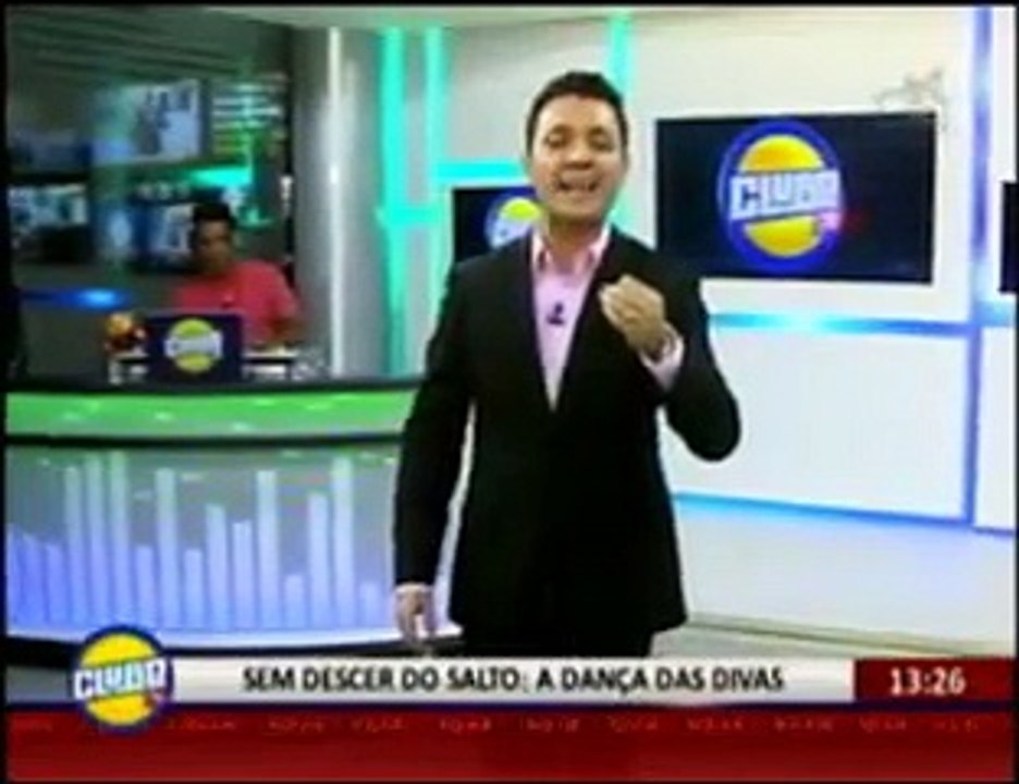 Sem descer do salto