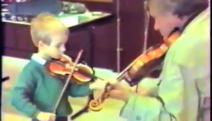 Le grand violoniste IVRY GITLIS avec les petits enfants