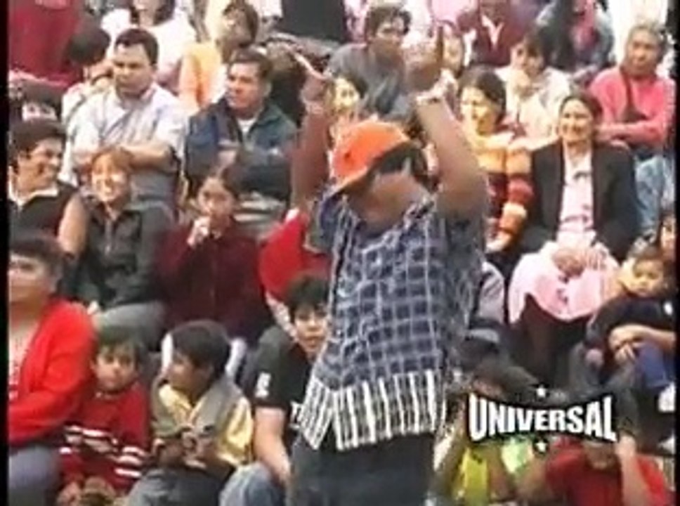 El Cholo Cirilo Tocando junto al Arpa