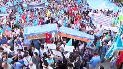 Çinli sanıp Koreli turiste saldırdılar