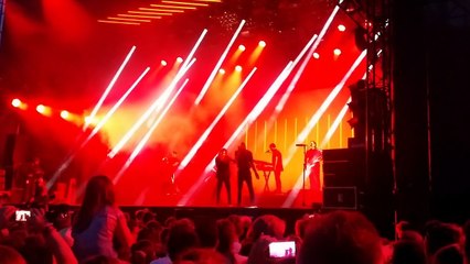 Christine and the queens en concert au festival Beauregard 2015