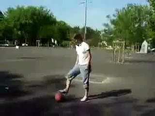 شاهد أفضل لاعبة كرة قدم في العالم و هي تتمرن !!