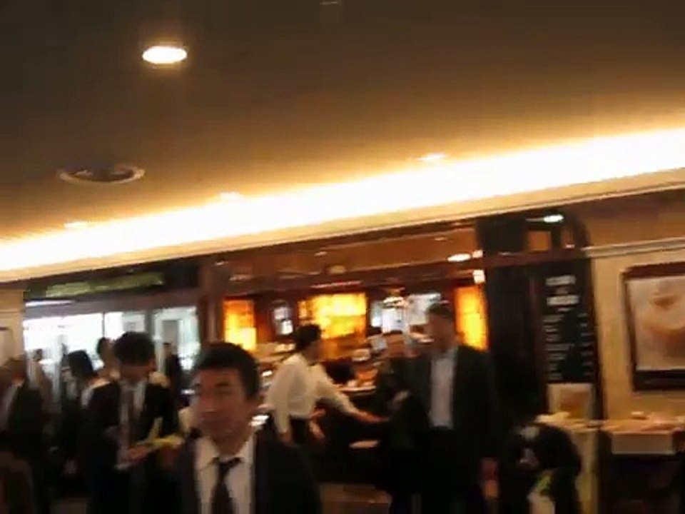 東北地方太平洋沖地震発生時の羽田空港第2ビル68番ゲート付近の様子