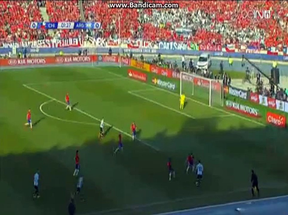 Arturo Vidal Great chance Chile vs Argentina Copa America 2015