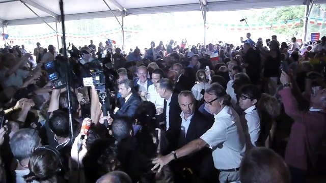 Fête de la violette - 2015 - Entrée sous la tente de Nicolas Sarkozy