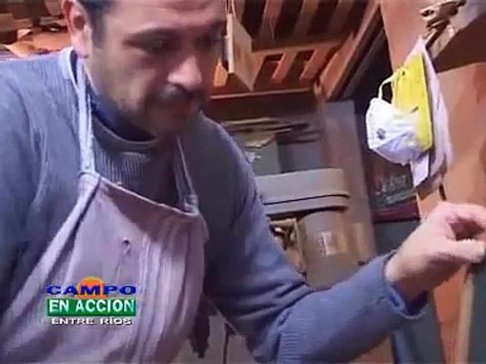 Hacedores en acción: Gustavo Petrussi es artesano y realiza trabajos en madera de fina terminación