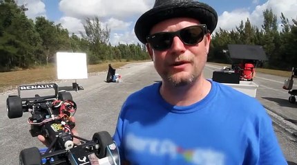 Detrás de las cámaras de la carrera entre coche de Fórmula E y coche de carga inalámbrica RC