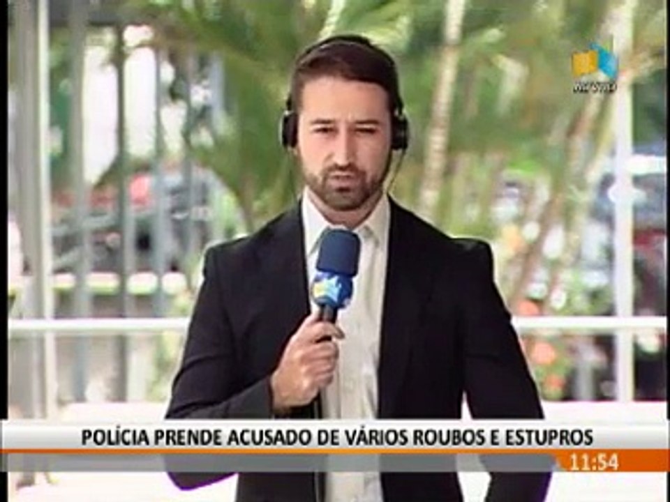 Atrás das grades