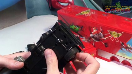 Cartoon toys Disney Pixar Cars. Service and repair CARS 2 :  Mack Truck Hauler