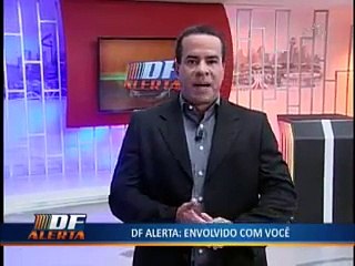 PONTAPÉS E PEDRADAS