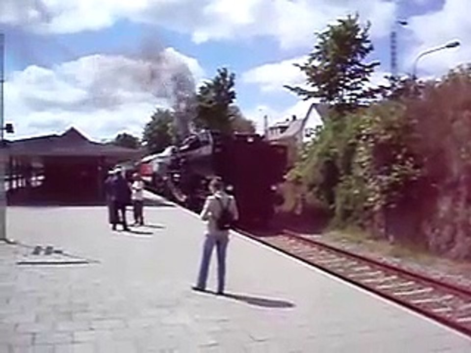 E991 bakkende ud fra Langå station, med blandet togstamme