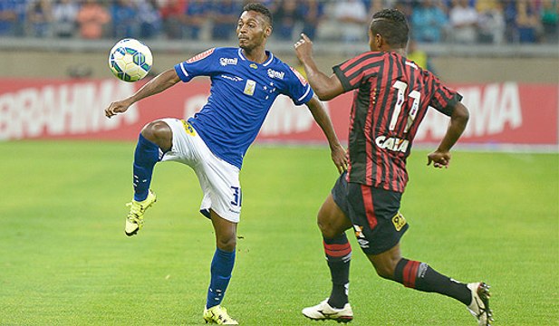Com gol de Marinho, Cruzeiro vence o Furacão no Mineirão