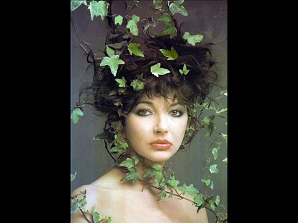 Kate Bush - Under The Ivy