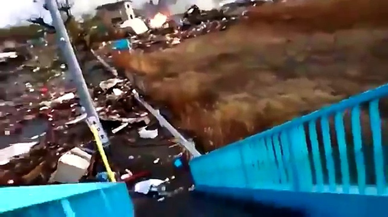 【個人撮影】津波から歩道橋に避難【東日本大震災】TSUNAMI