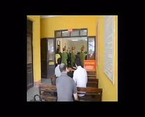 Tòa Yên Lạc, Vĩnh Phúc  ép  nhà báo tác nghiệp sau mông CA