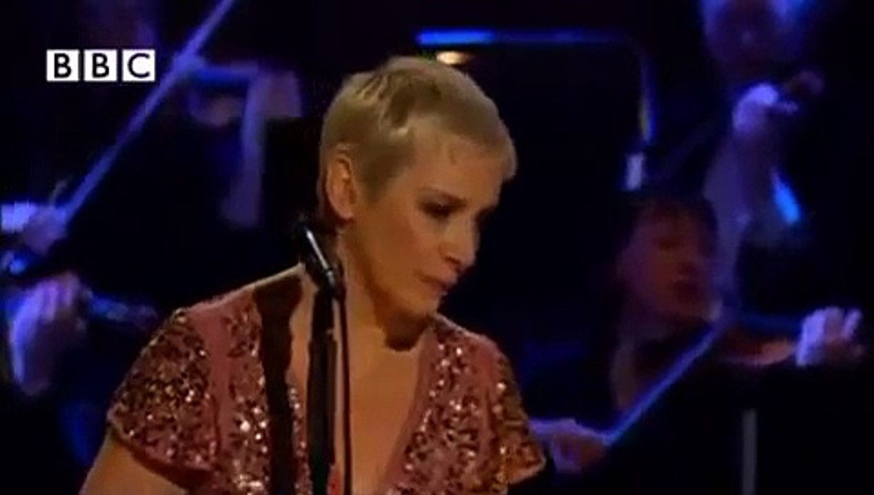 Annie Lennox . I Saved The World Today . London 2009 - video Dailymotion