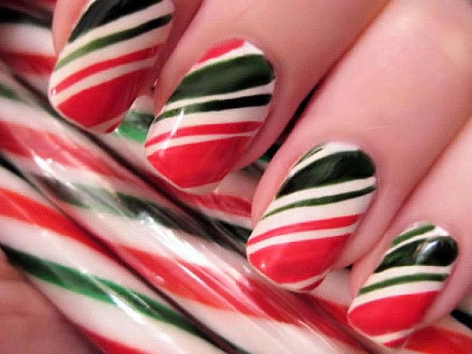 Christmas Candy Cane Nail Art