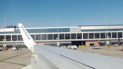 Ryanair taxïng + take-off Charleroi(Brussels South) to Bratislava M.R. Stefanik Airport