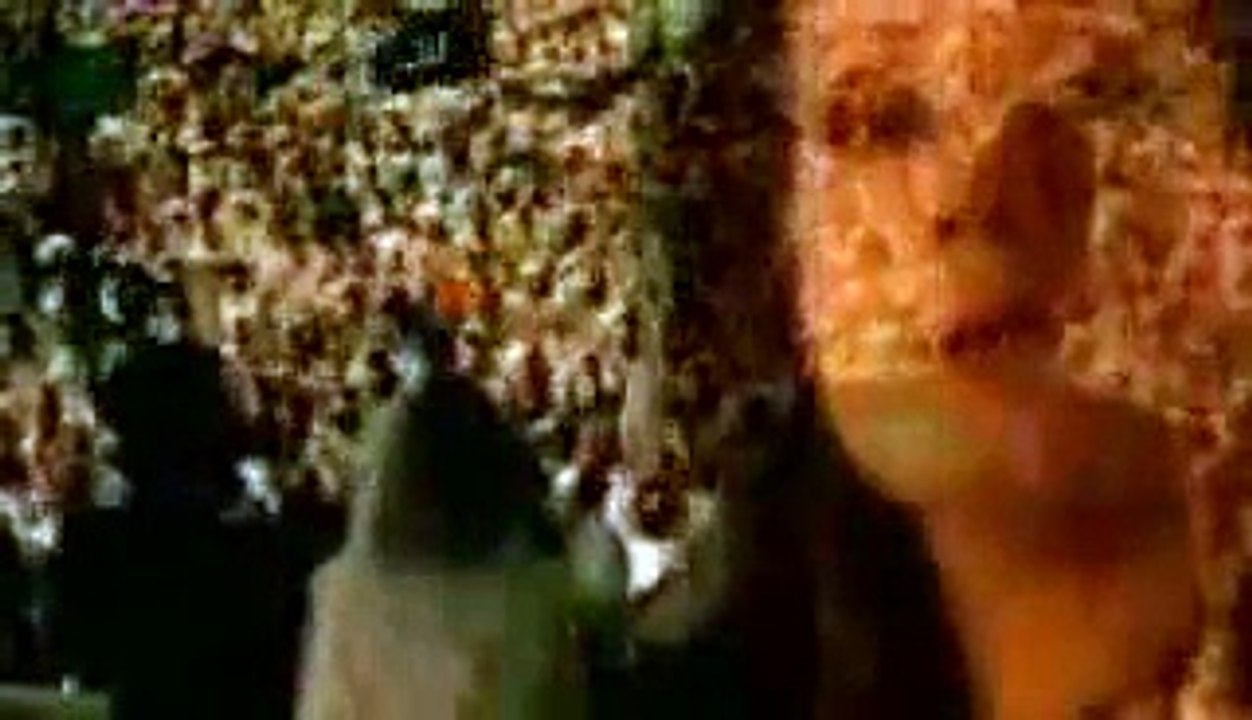 Junoon Se Aur Ishq Se Milti Hai Azadi