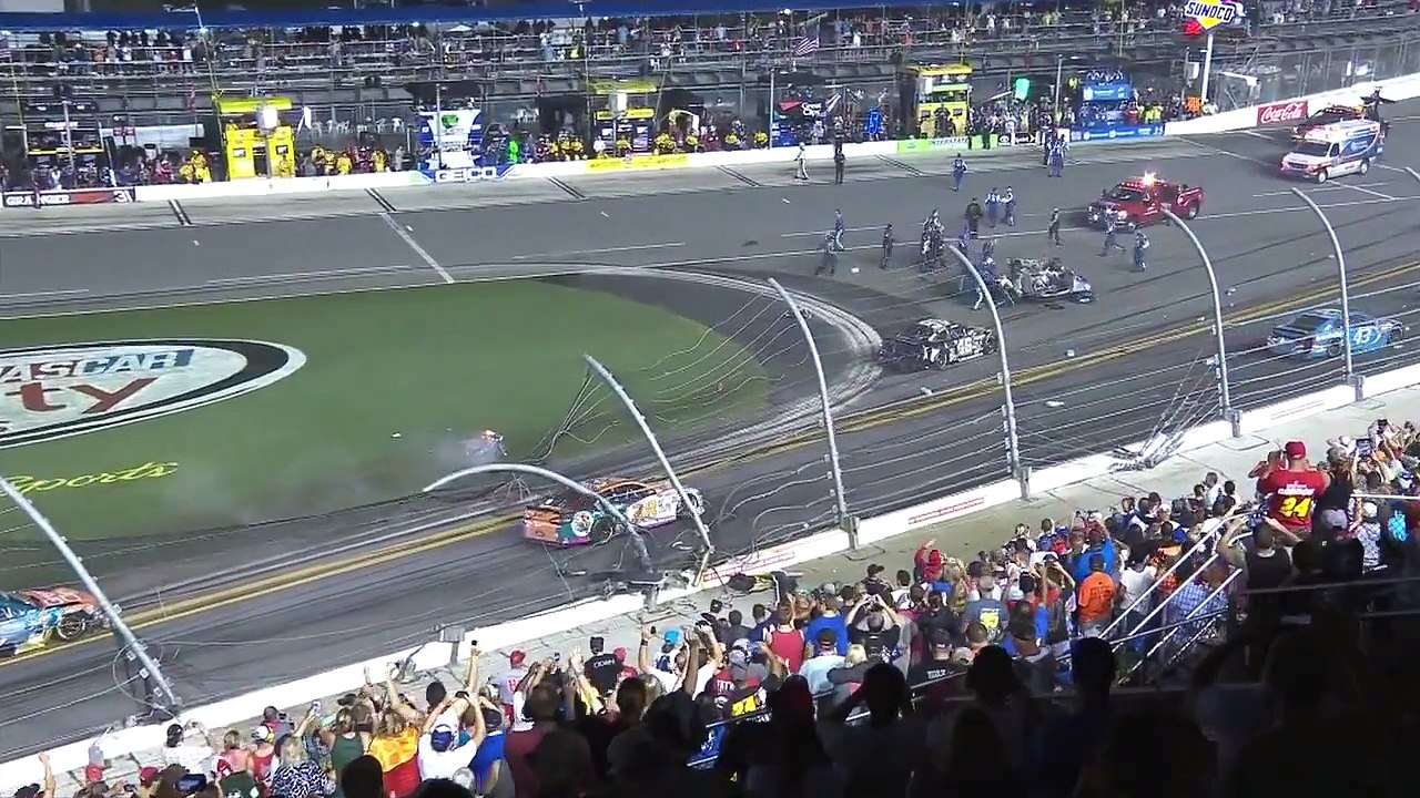 Acidente impressionante na Nascar
