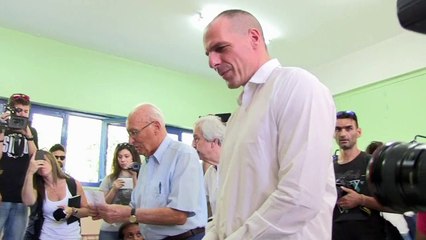 Grèce-référendum: le vote du ministre des finances Y. Varoufakis