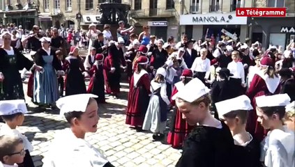 Guingamp. Premières danses pour la Bugale Breizh 2015