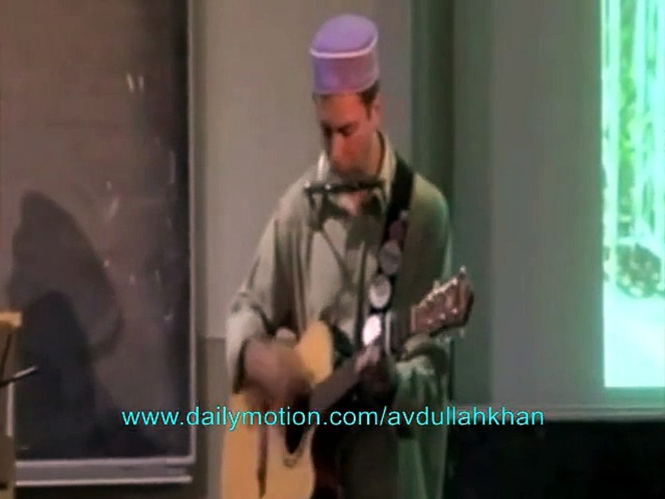 American Sings Pashto Song "Pekhawar Kho Pekhawar De Kana". Funny Must watch