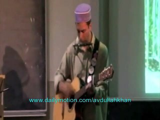 American Sings Pashto Song "Pekhawar Kho Pekhawar De Kana". Funny Must watch