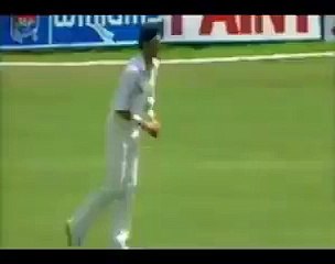 Itni buri huwi is bowler k sath :-P All cricket lovers must watch it