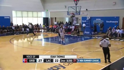 Elfrid Payton crosse deux défenseurs pour s'ouvrir le chemin du panier