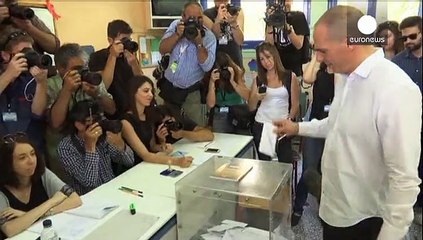 اليونان: وزير المالية اليوناني يؤكد أنه سيستقيل من منصبه في حالة فوز " نعم" في الاستفتاء