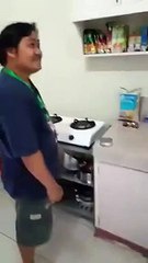 How to open a tuna can with a spoon?