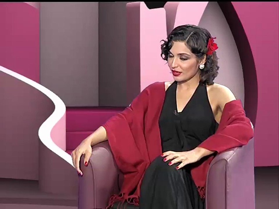 Meera most Toti photi English Program host