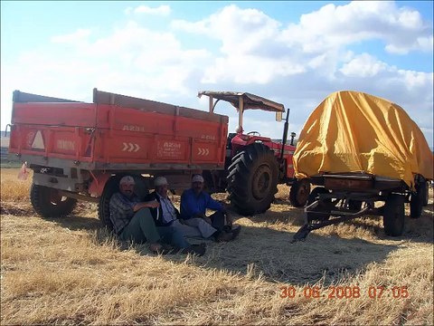 derebağı köyünden karışık ekin biçtiririken hazırlayan mevlüt uslu