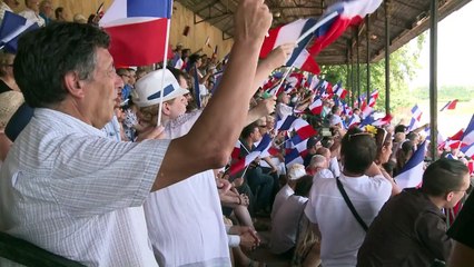 Maréchal-Le Pen: "bleu, blanc, rouge", pas "black, blanc, beur"