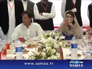 Imran Khan Selfie Master ban gie, Selfie banwane walun ki line lag gie.