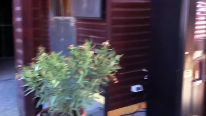 Futuro obra máquina vending YV.MOV