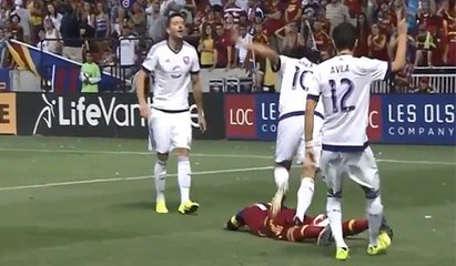 Kaká é expulso por pisar em adversário na MLS
