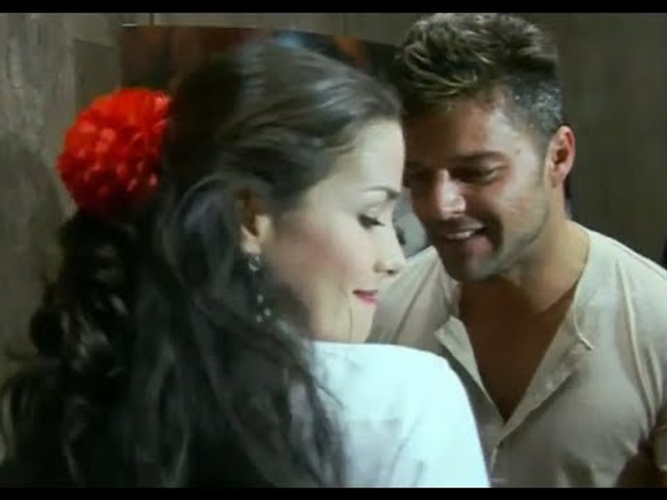 Sos Mi Vida, La Monita baila con Ricky Martin.