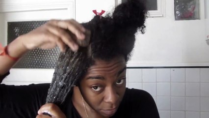 Comment laver ses cheveux avec du Savon Noir Africain.