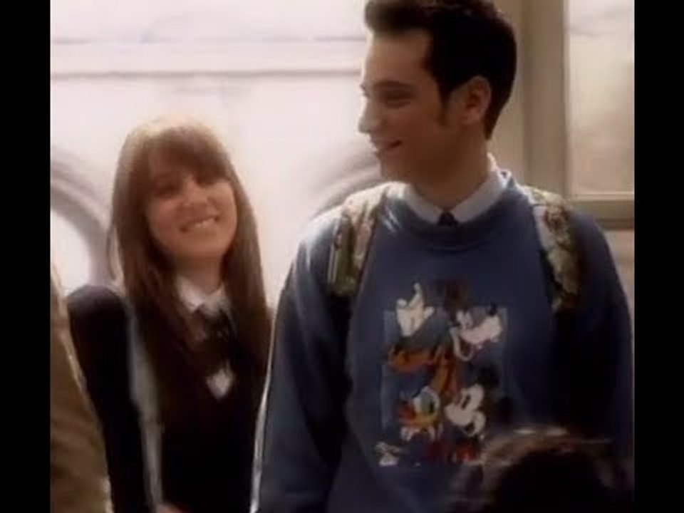 Split en español, Capitulo 1 , Primer día de Clases