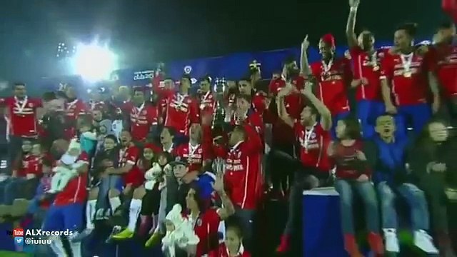 Arturo Vidal & Valdivia show middle finger at trophy ceremony Chile vs Argentina 2015