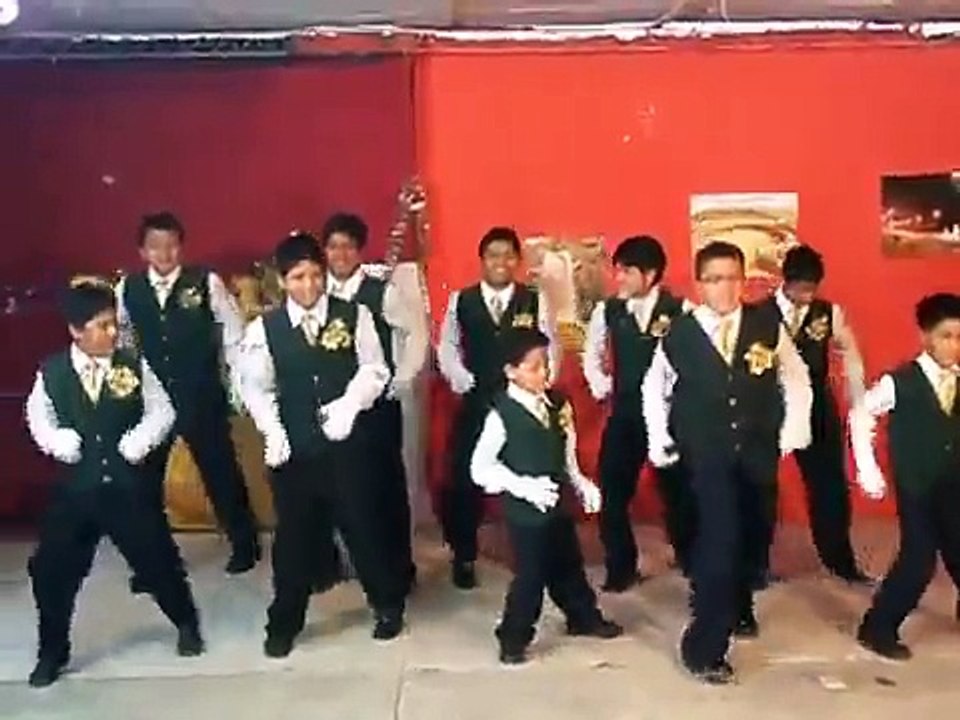 los niños cantores de Huacho con el tema : somos los niños cantores