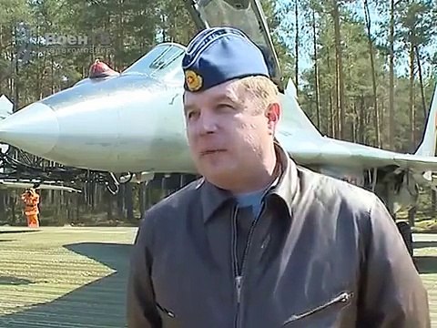 Как это было. Военный летчик сажает боевой истребитель на трассу М1. Видео из кабины пилота