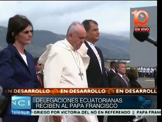 Reciben ecuatorianos al Papa Francisco con música