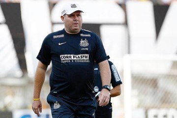 Técnico do Santos reclama da arbitragem e isenta grupo de derrota