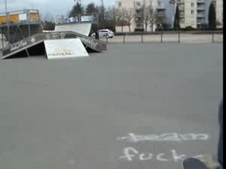 Alex - Inward Heelflip