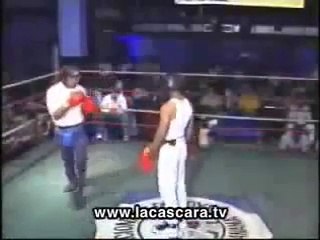 Lutador Marrento Desafia Anônimo da Plateia e é Nocauteado...