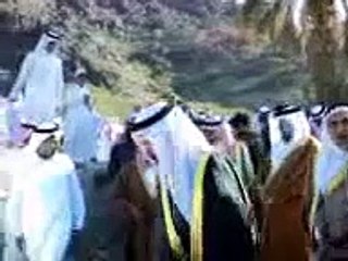 الأمير عبدالعزيز بن ماجد وتعظيم سلام لطفل سعودي