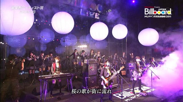 AKB48 - GIVE ME FIVE! (120303 Billboard Japan Music Awards 2011)